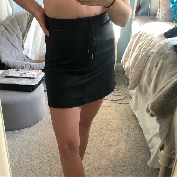 BLACK LEATHER LACE UP SKIRT - Picture 4 of 6